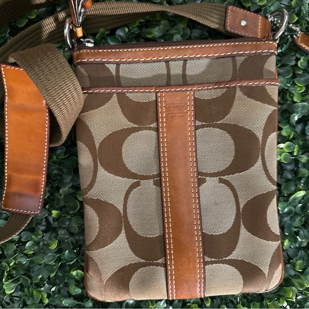 Coach Signature Crossbody Bag – Jacquard Canvas & Leather (K05N-6016)